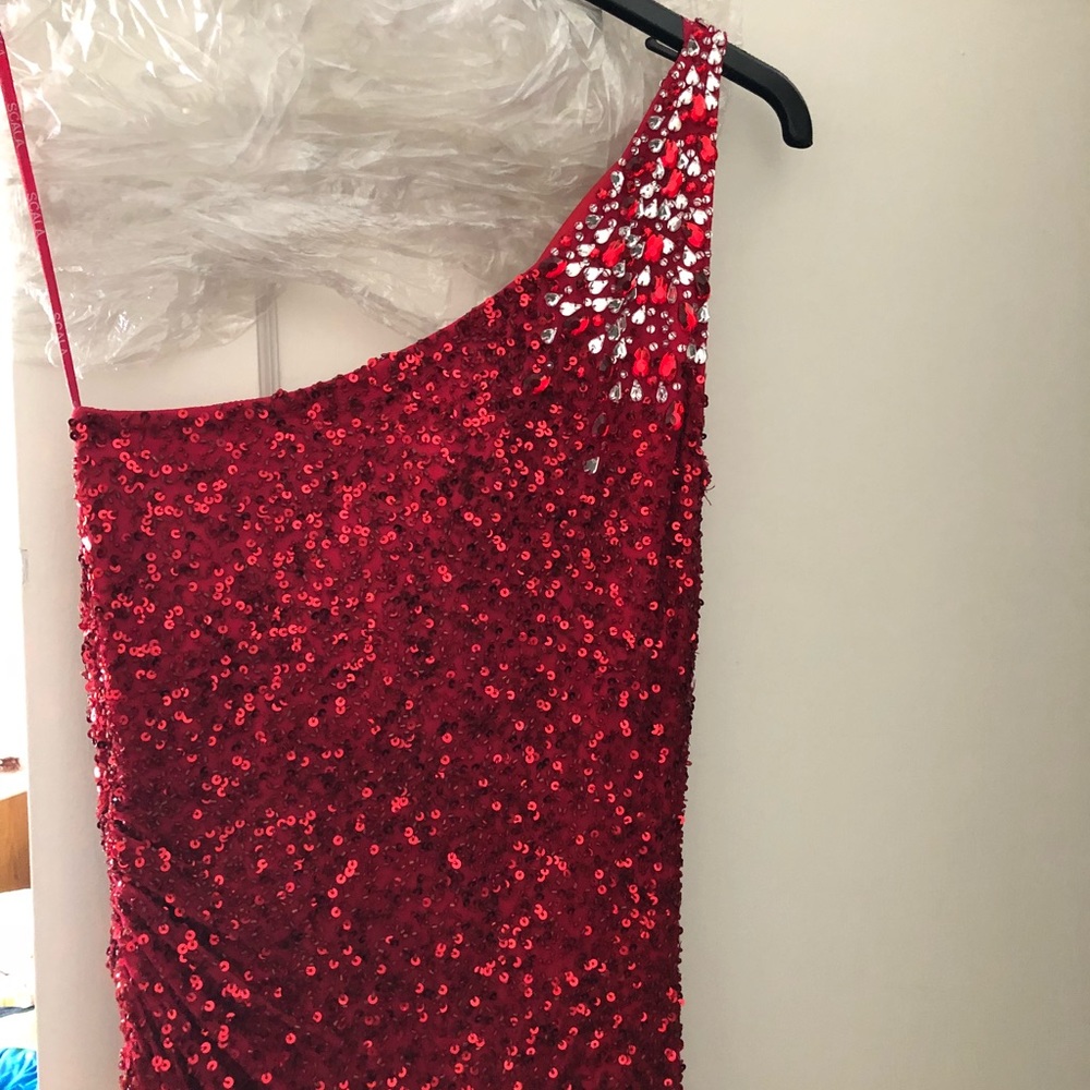 Gown In Excellent Condition And Only Worn Once - image 4